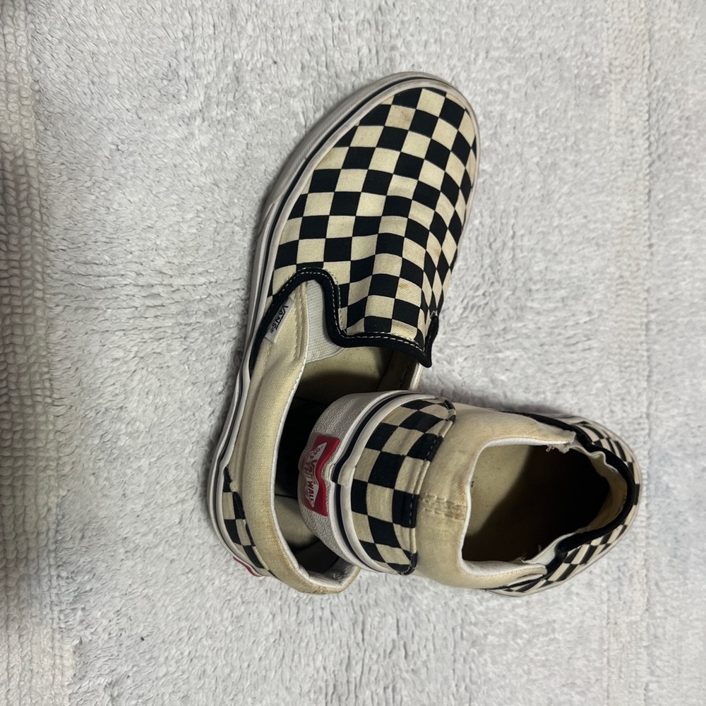 Vans. In size 7 . - Picture 3 of 3